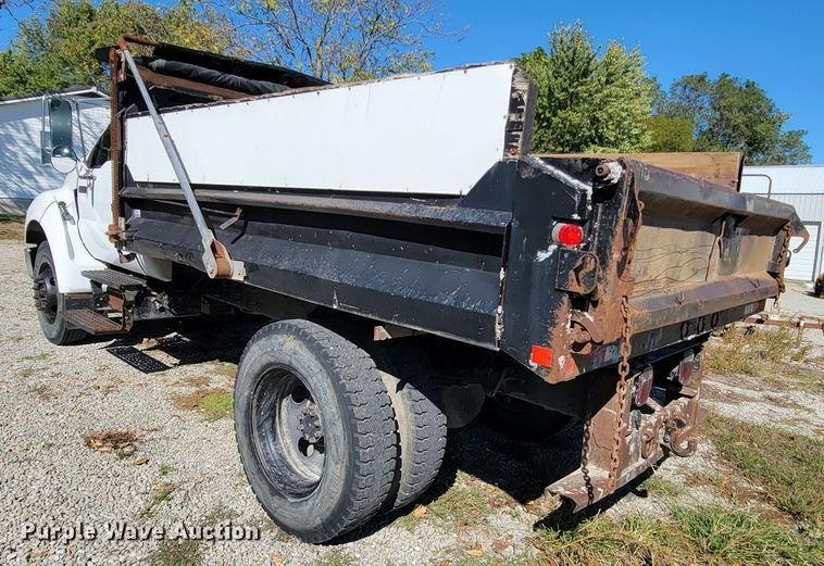 image for item KQ9137 2006 Ford F650 Super Duty XL  dump truck