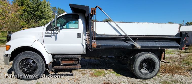 image for item KQ9137 2006 Ford F650 Super Duty XL  dump truck
