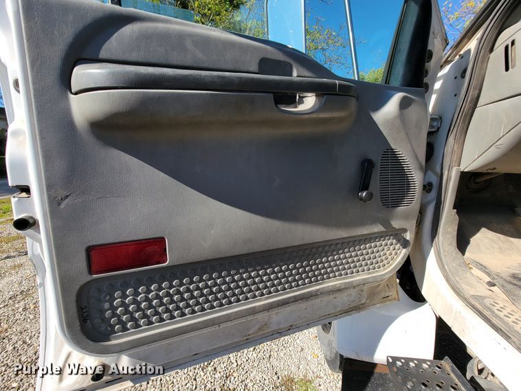 image for item KQ9137 2006 Ford F650 Super Duty XL  dump truck