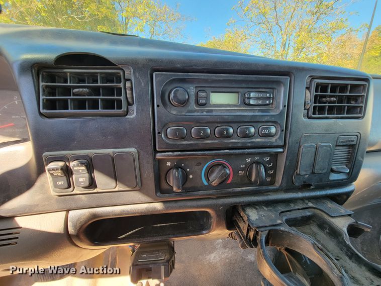 image for item KQ9137 2006 Ford F650 Super Duty XL  dump truck