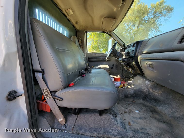 image for item KQ9137 2006 Ford F650 Super Duty XL  dump truck