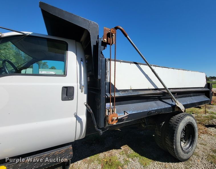 image for item KQ9137 2006 Ford F650 Super Duty XL  dump truck
