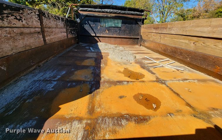 image for item KQ9137 2006 Ford F650 Super Duty XL  dump truck