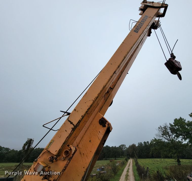 image for item KQ9160 Broderson IC-200-2C  crane