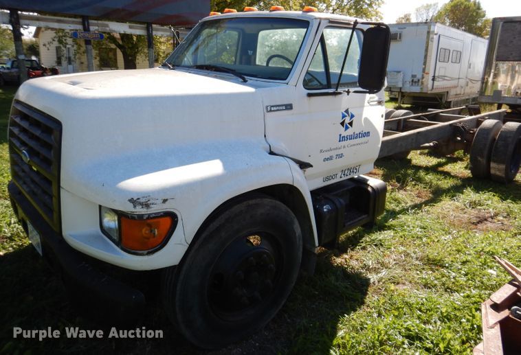 image for item KY9709 1995 Ford F800  truck cab and chassis