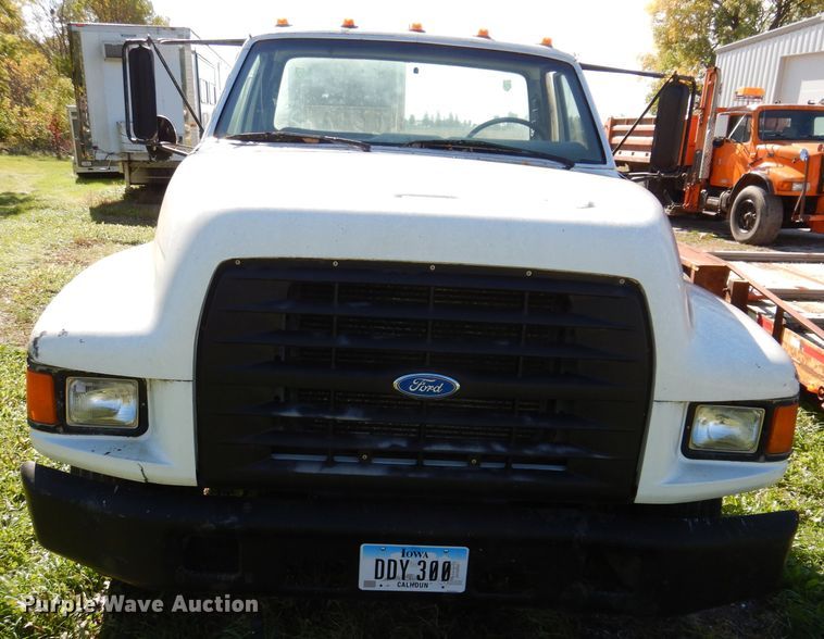 image for item KY9709 1995 Ford F800  truck cab and chassis