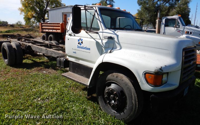 image for item KY9709 1995 Ford F800  truck cab and chassis