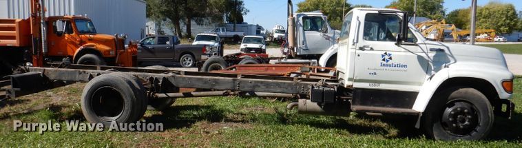 image for item KY9709 1995 Ford F800  truck cab and chassis