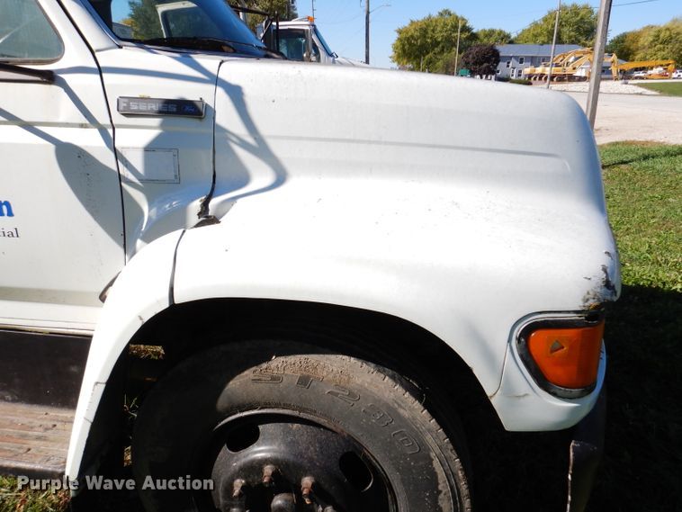 image for item KY9709 1995 Ford F800  truck cab and chassis