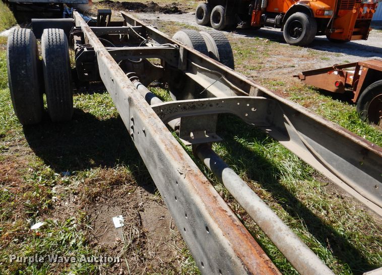 image for item KY9709 1995 Ford F800  truck cab and chassis