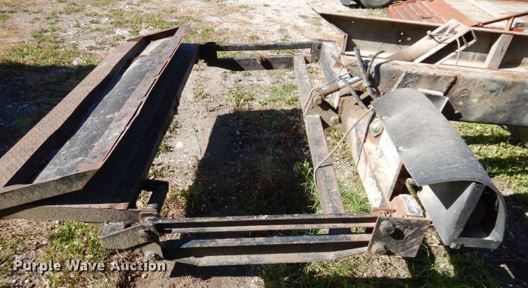 image for item KY9709 1995 Ford F800  truck cab and chassis