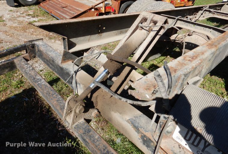 image for item KY9709 1995 Ford F800  truck cab and chassis