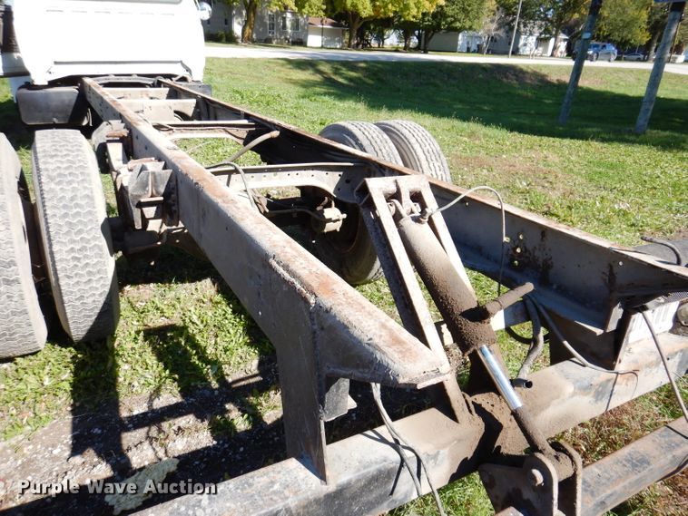 image for item KY9709 1995 Ford F800  truck cab and chassis