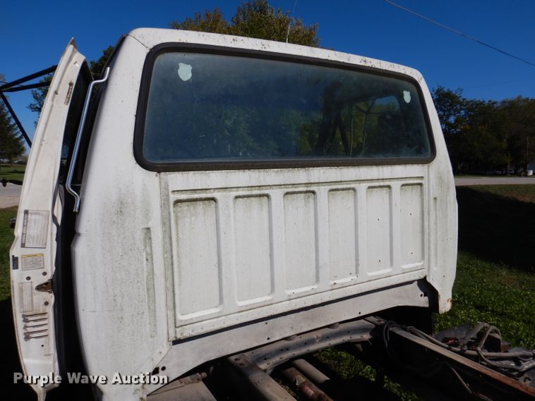 image for item KY9709 1995 Ford F800  truck cab and chassis