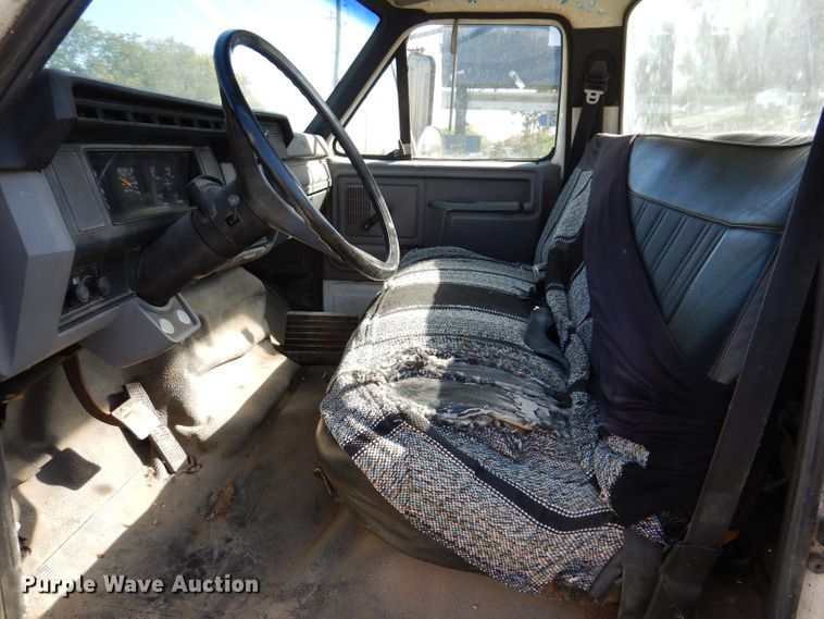 image for item KY9709 1995 Ford F800  truck cab and chassis