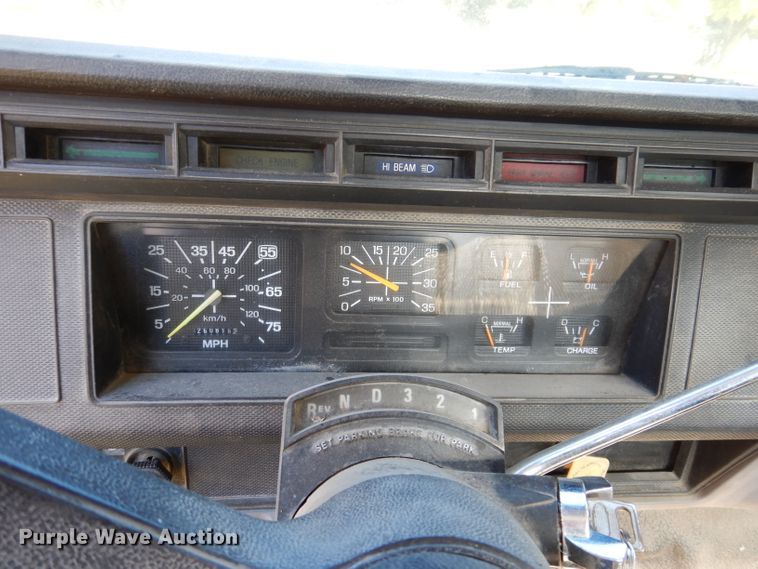 image for item KY9709 1995 Ford F800  truck cab and chassis