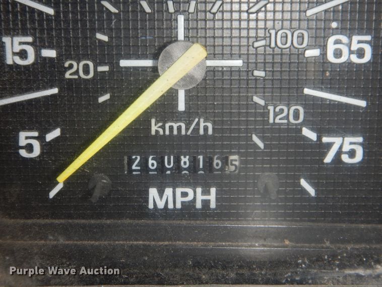 image for item KY9709 1995 Ford F800  truck cab and chassis