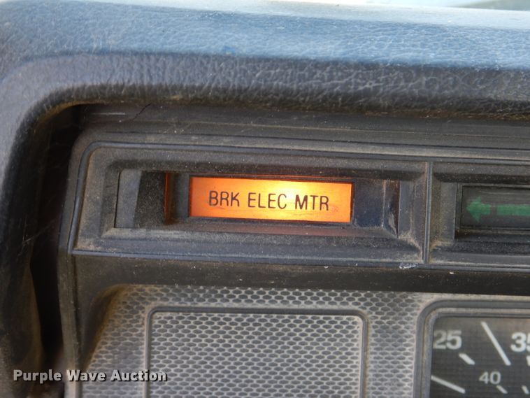 image for item KY9709 1995 Ford F800  truck cab and chassis