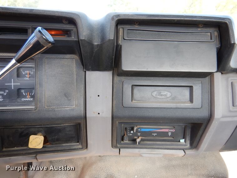 image for item KY9709 1995 Ford F800  truck cab and chassis