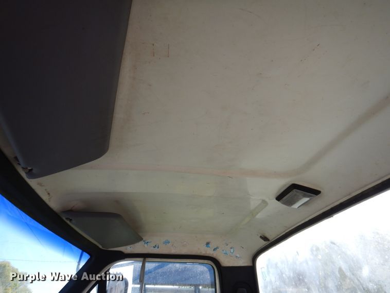 image for item KY9709 1995 Ford F800  truck cab and chassis