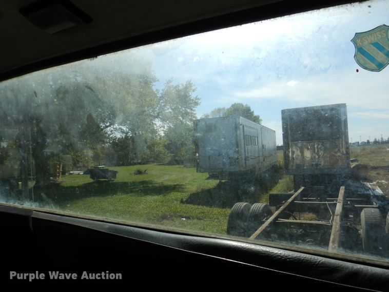 image for item KY9709 1995 Ford F800  truck cab and chassis