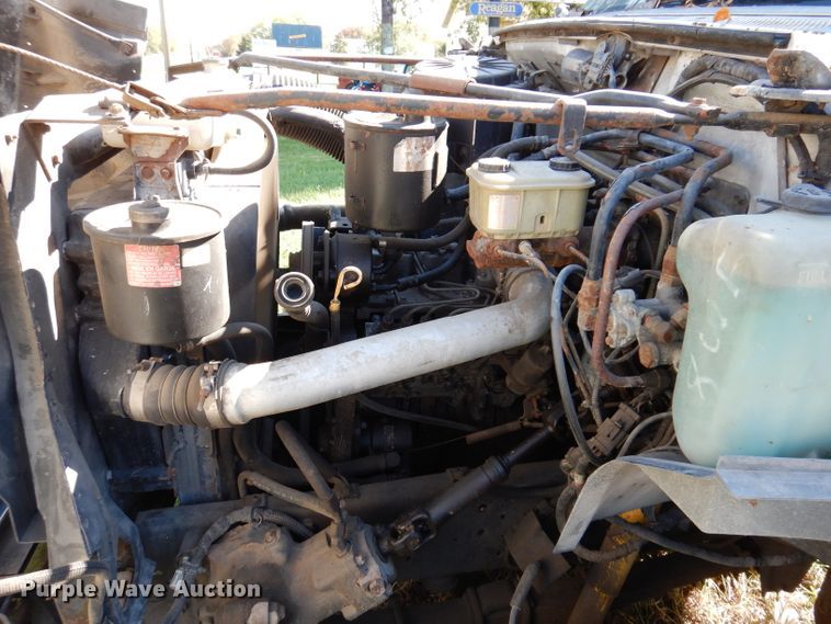 image for item KY9709 1995 Ford F800  truck cab and chassis