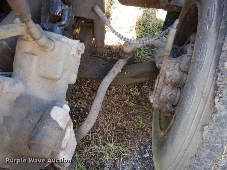 image for item KY9709 1995 Ford F800  truck cab and chassis