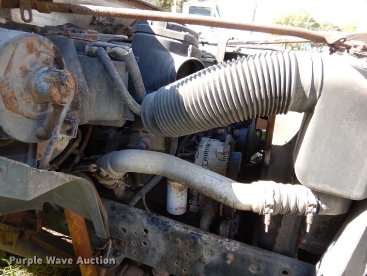 image for item KY9709 1995 Ford F800  truck cab and chassis