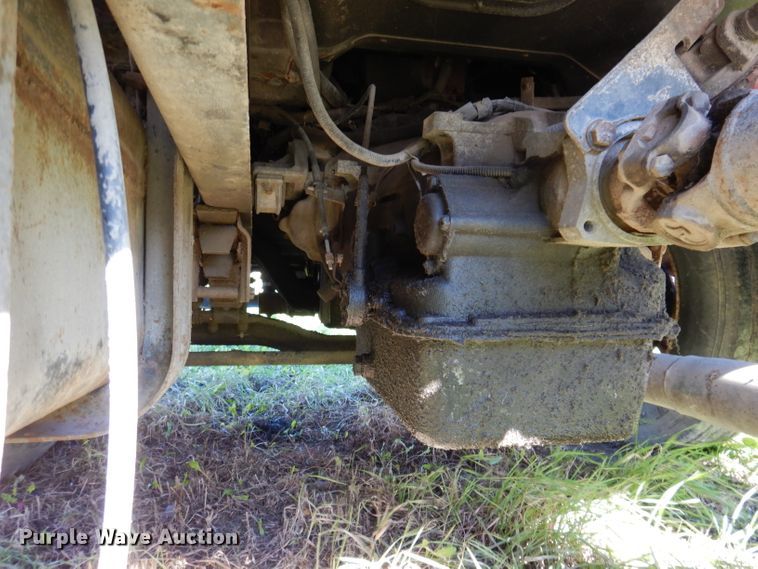 image for item KY9709 1995 Ford F800  truck cab and chassis