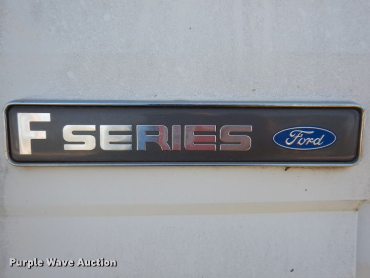 image for item KY9709 1995 Ford F800  truck cab and chassis