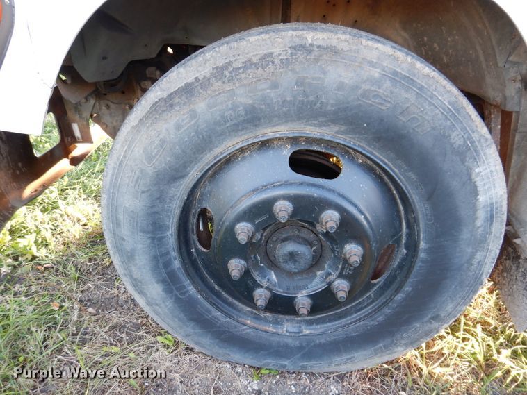 image for item KY9709 1995 Ford F800  truck cab and chassis