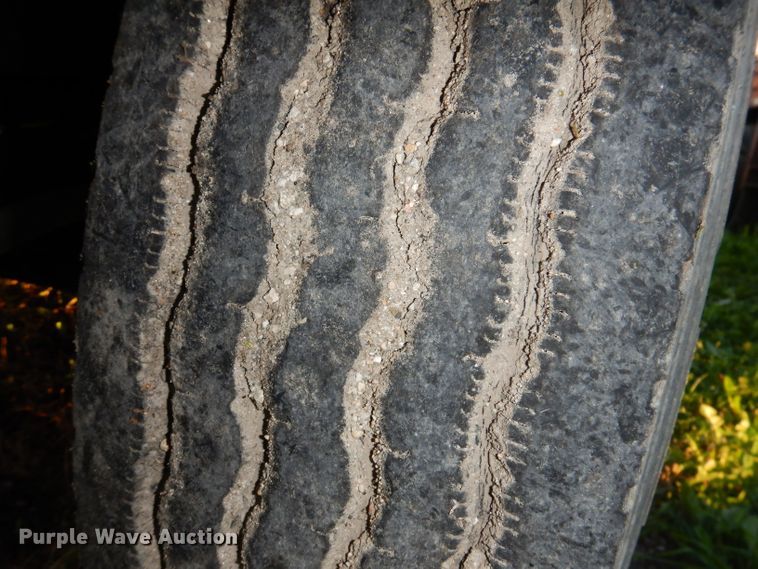 image for item KY9709 1995 Ford F800  truck cab and chassis