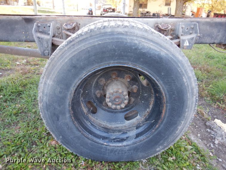 image for item KY9709 1995 Ford F800  truck cab and chassis