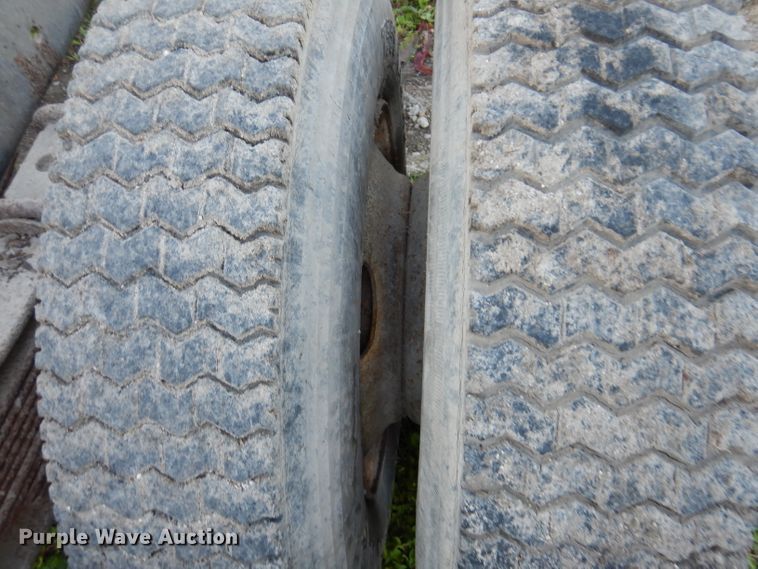 image for item KY9709 1995 Ford F800  truck cab and chassis