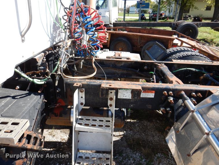 image for item KY9710 2003 Sterling AT9500  semi truck