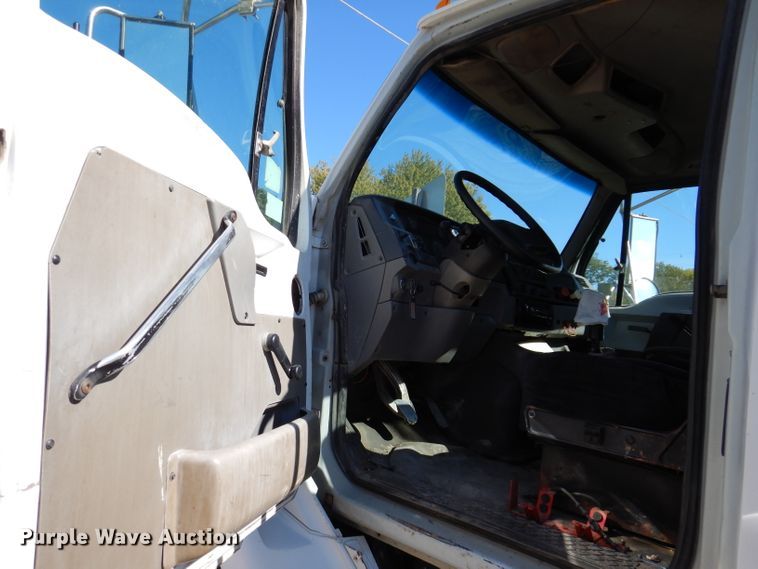 image for item KY9710 2003 Sterling AT9500  semi truck