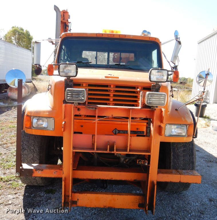 image for item KY9711 1995 International 4900  dump truck