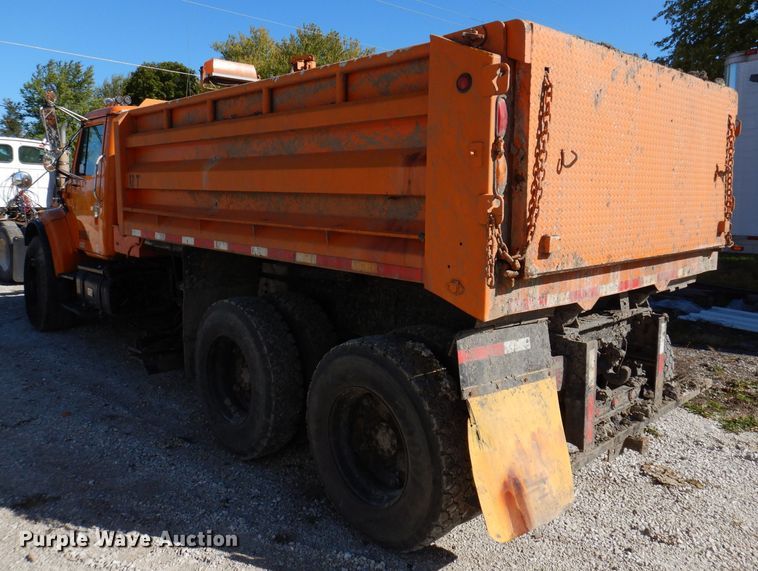image for item KY9711 1995 International 4900  dump truck