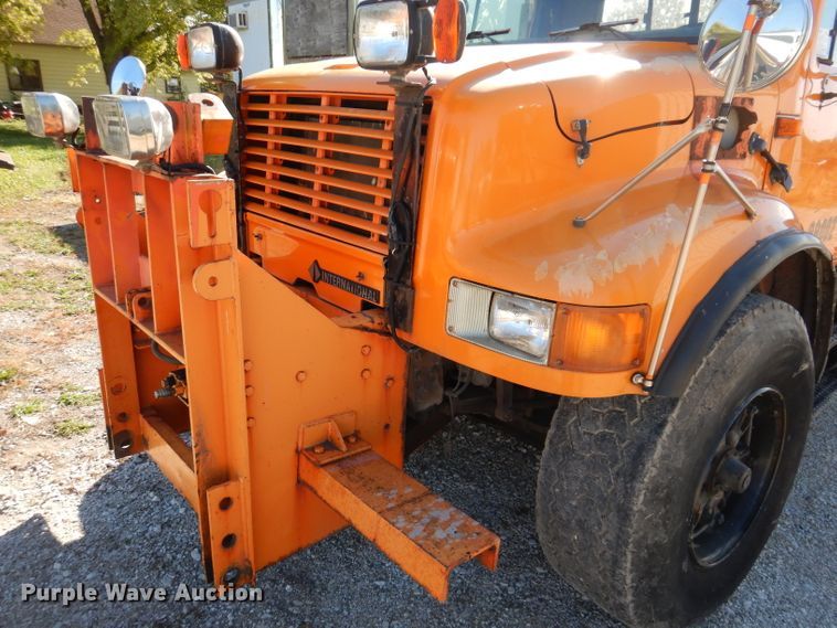 image for item KY9711 1995 International 4900  dump truck