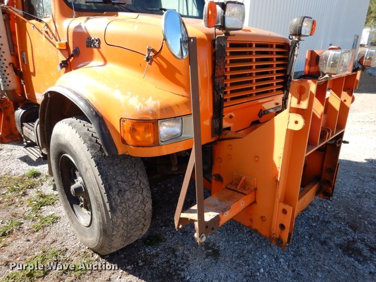image for item KY9711 1995 International 4900  dump truck