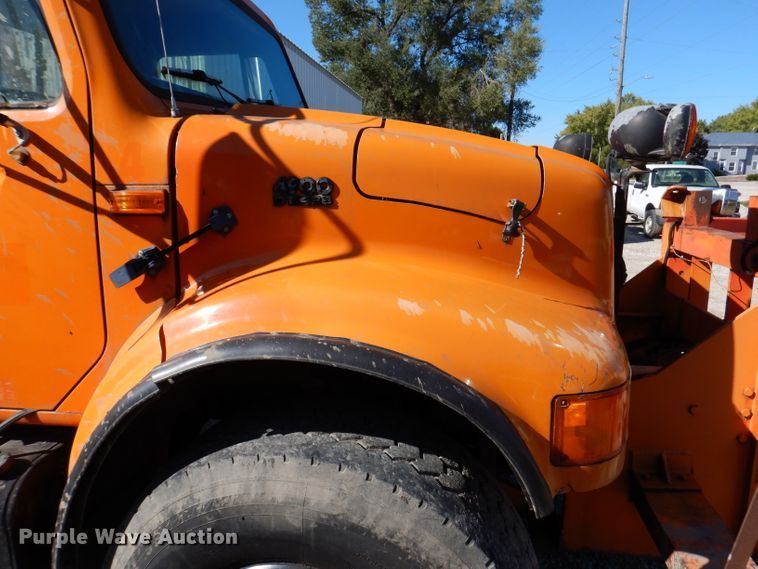 image for item KY9711 1995 International 4900  dump truck