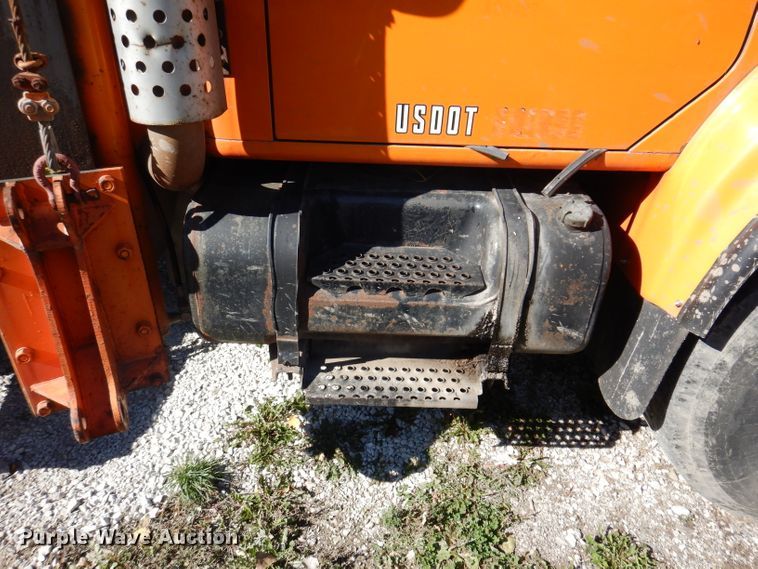 image for item KY9711 1995 International 4900  dump truck