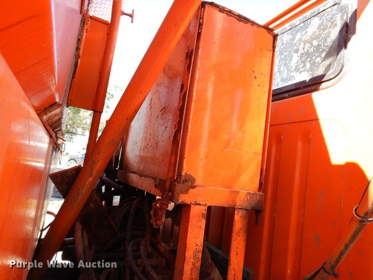 image for item KY9711 1995 International 4900  dump truck