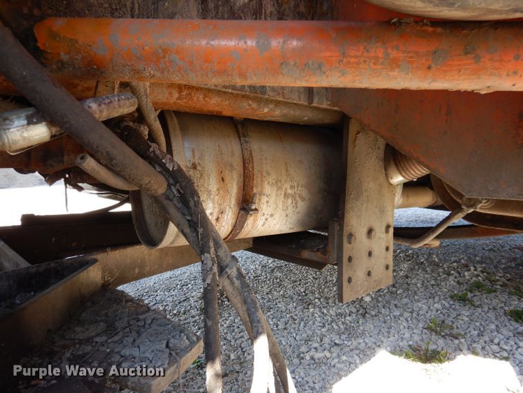 image for item KY9711 1995 International 4900  dump truck