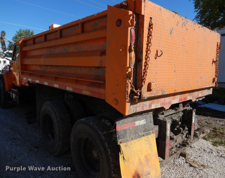 image for item KY9711 1995 International 4900  dump truck