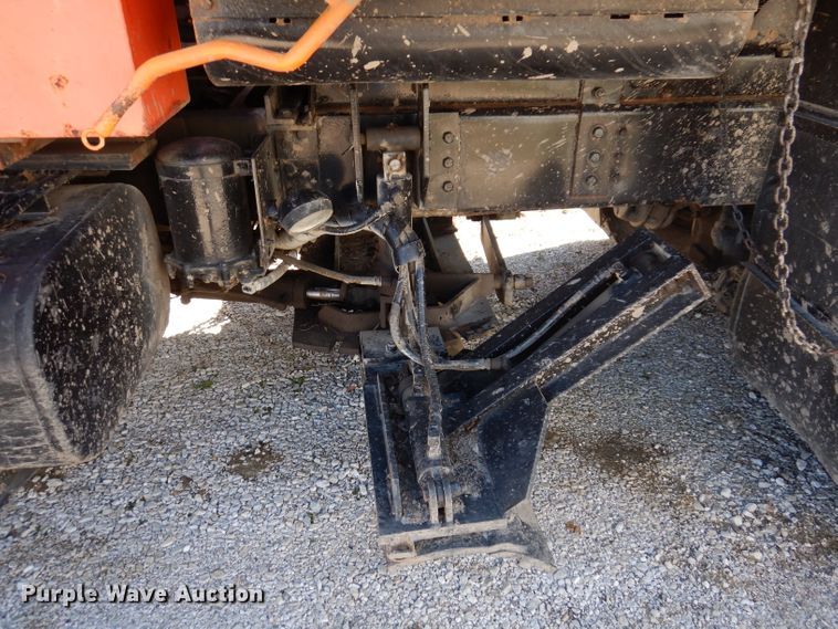image for item KY9711 1995 International 4900  dump truck