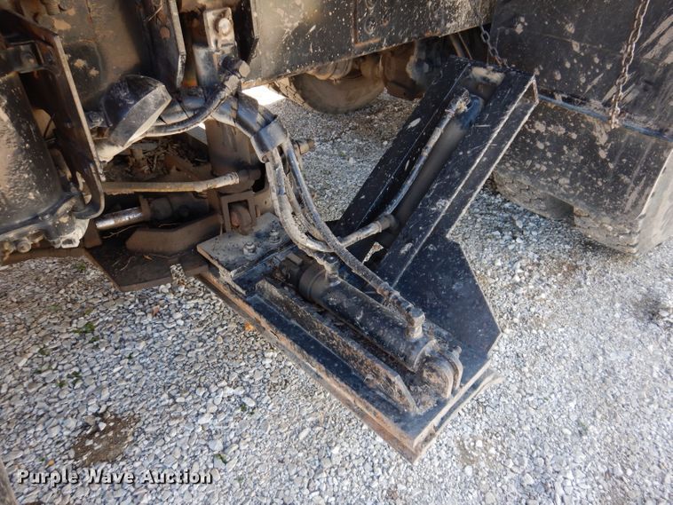 image for item KY9711 1995 International 4900  dump truck