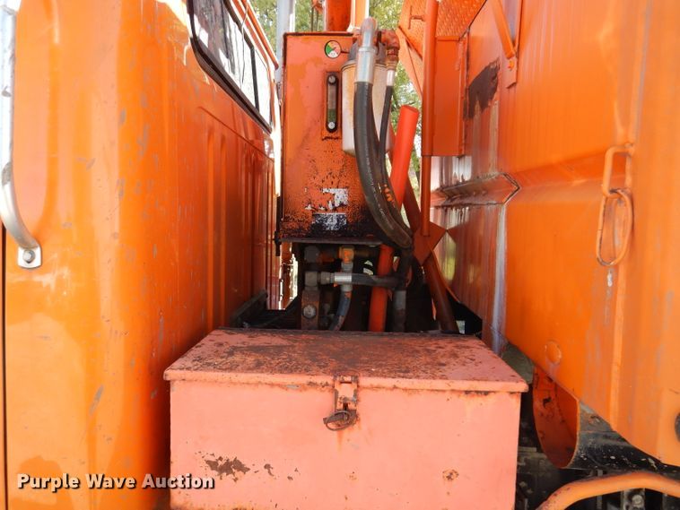 image for item KY9711 1995 International 4900  dump truck