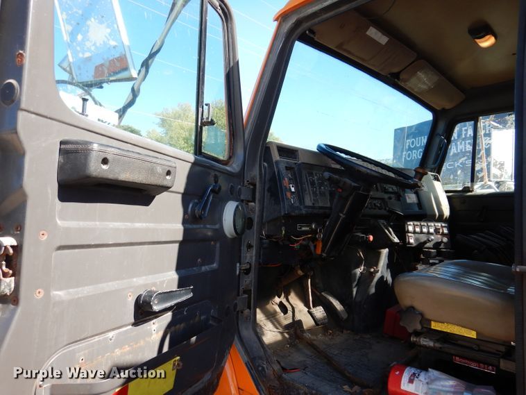 image for item KY9711 1995 International 4900  dump truck