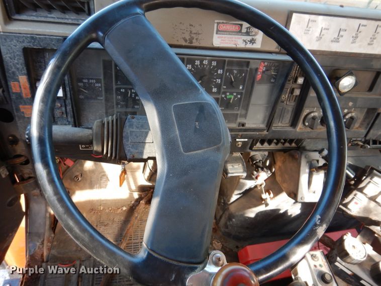 image for item KY9711 1995 International 4900  dump truck